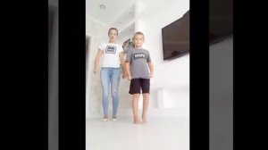Шла коза по мостику
