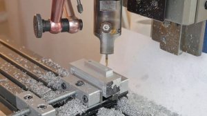 Самодельная расточная головка в действии. #2 Расточка под крошечный подшипник
