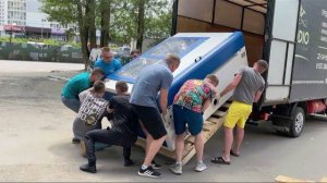 9 человек против лазерного станка 500кг😂