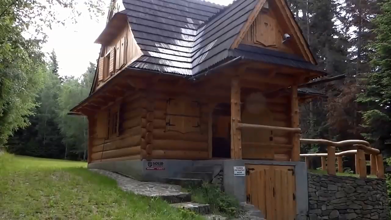 Красивый маленький домик