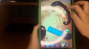 Играю в игру Cut the rope 2 (Ам ням). Заработал медали.