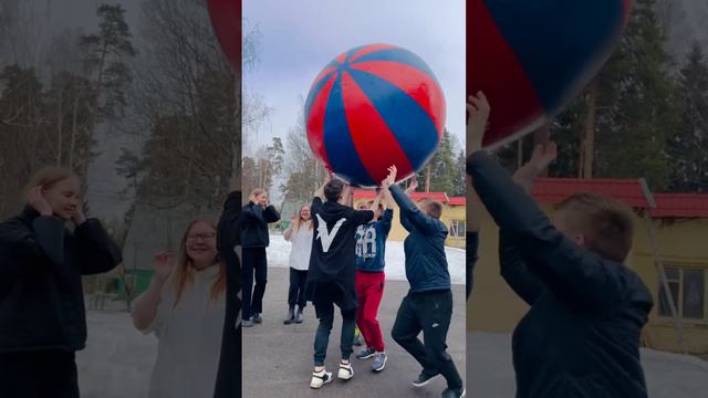 Командный волейбол с гигантским мячом. ВГАУ на Чайке 31 марта 2024.