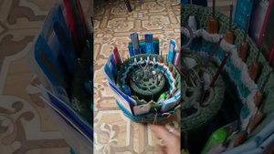 Органайзер для спиц и крючков из остатков пряжи.