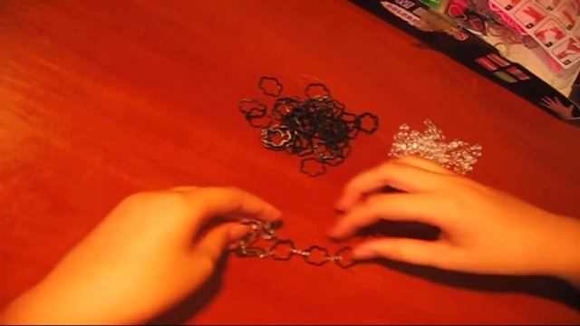 Как сделать браслет из резинок rainbow loom без станка Фигурки Подарки Поделки с детьми! смотреть онлайн