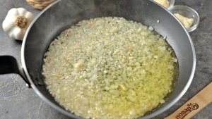Черное ризотто с морепродуктами