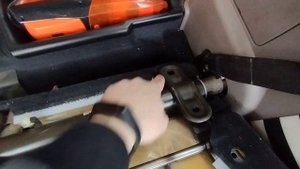 Mitsubishi Grandis снимаем 3-й ряд сидений