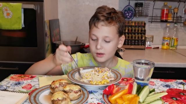 Мукбанг с Яйчной ?лапшой в соусе "Карбонара",Грибы фаршированные?/Ответы на вопросы смотреть онлайн