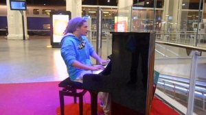 Piano à Gare de Lyon, Paris. Novembre 2013