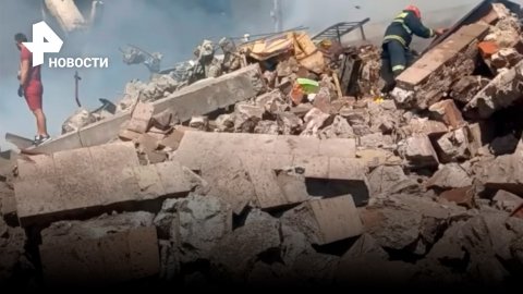 Груда обожженных камней: как после взрыва и пожара выглядит ТЦ "Сурмалу" в Ереване / РЕН Новости
