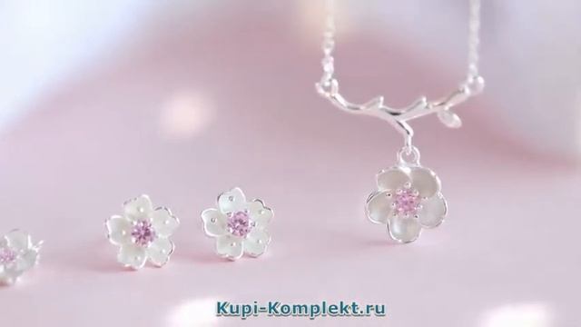 Комплект бижутерии с цветками сакуры