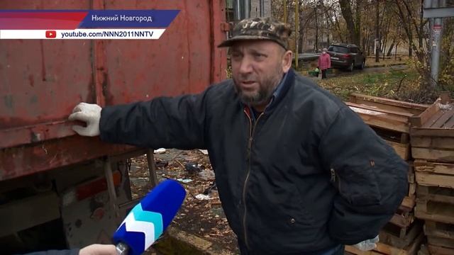 Стихийная свалка образовалась во дворе жилого дома в Ленинском районе смотреть онлайн