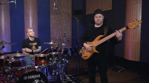 Как придумать партию БАСА по барабанному биту в стиле ФАНК ft. Михаил Козодаев