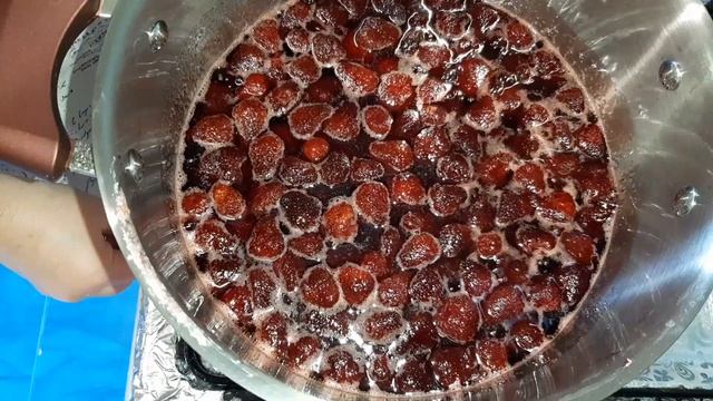 Клубничное варенье. Вкусное, ароматное и красивое.