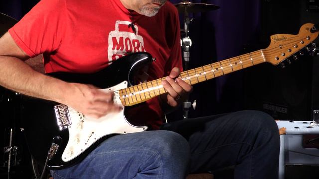 Fender Custom Shop Jimi Hendrix Voodoo Child Signature Stratocaster • SN: VC0105 смотреть онлайн