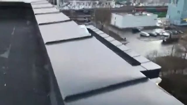 Почти закончили парапетной крышки смотреть онлайн