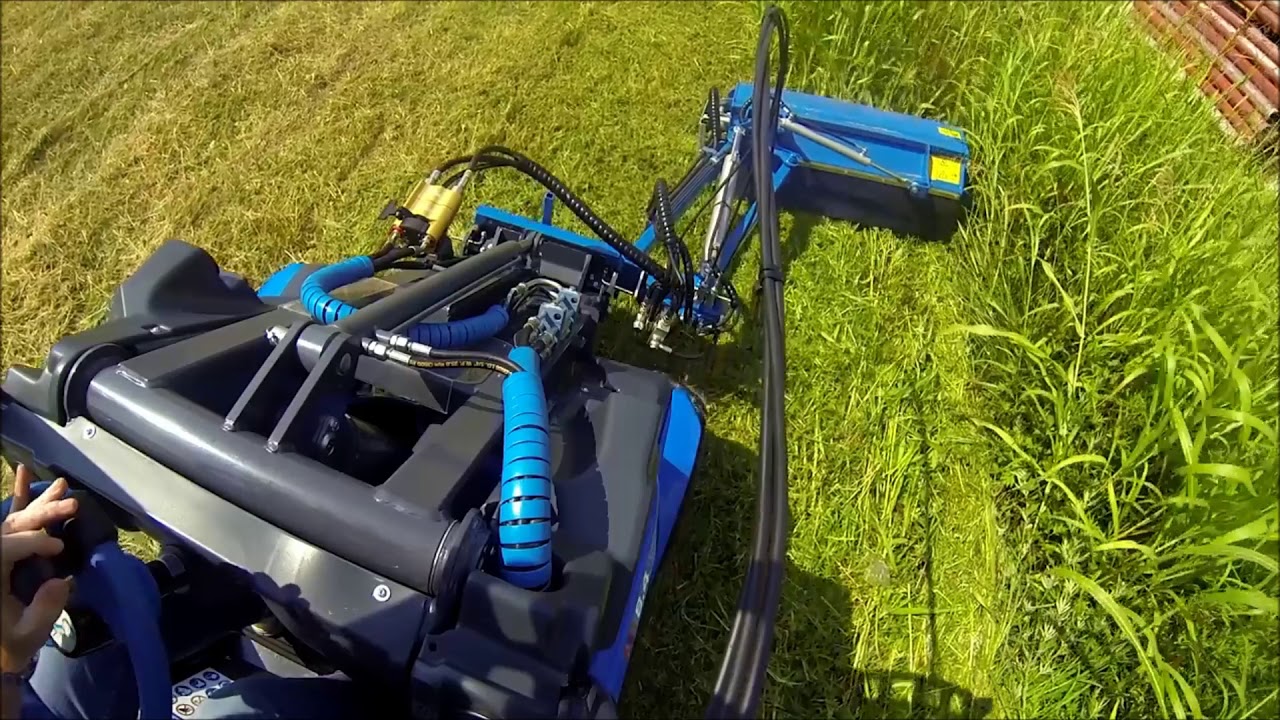 Косилка боковая смещаемая на минипогрузчике MultiOne смотреть онлайн