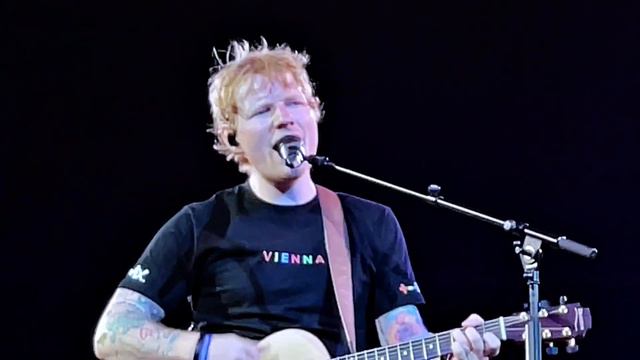 Ed Sheeran - Overpass Graffiti - 01/09/2022 Mathematics Tour - Ernst Happel Stadium, Vienna смотреть онлайн
