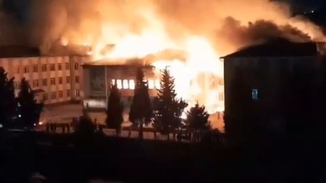 СГОРЕЛА СР. ШКОЛА №71 В РАЙОНЕ ШОХМАНСУР Г. ДУШАНБЕ. НОЧЬЮ 22 ИЮНЯ 2023 ГОДА смотреть онлайн