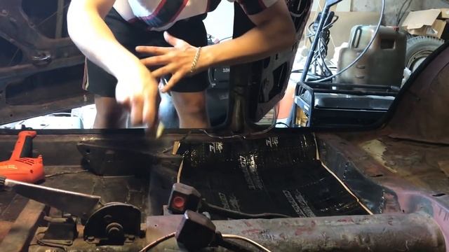БЮДЖЕТНАЯ ШУМОИЗОЛЯЦИЯ своими руками в ВАЗ 2103! НОВАЯ ТОРПЕДА. ВОССТАНОВЛЕНИЕ ТРОЙКИ смотреть онлайн