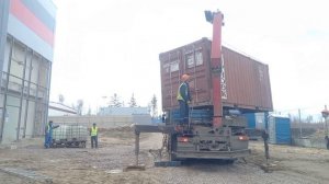 Манипулятор с прицепом,перевозка контейнера  и вагон-бытовки.