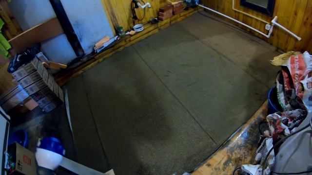Деревянным полам п****ц! Только ломать. Делаю югославскую полусухую стяжку пола.