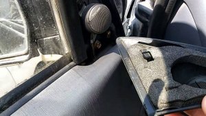 Как снять треугольную заглушку зеркала на Toyota Hilux Surf KZN185 1KZ-TE