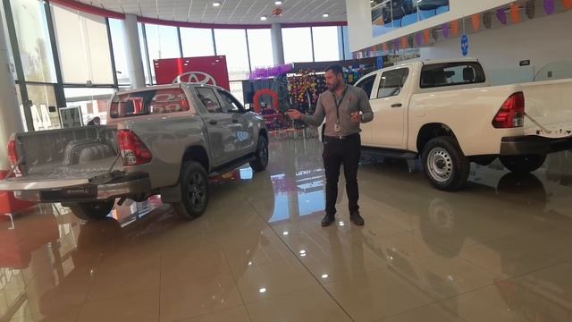 TOYOTA HILUX SR VS HILUX BASE 2022. LA PICKUP DOBLE CABINA MAS CONFIABLE EN SUS 2 VERSIONES смотреть онлайн