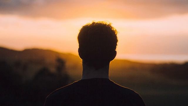 Услышав странные звуки, женщина открыла дверь в комнату и оцепенела, увидев своего мужа и дочь смотреть онлайн