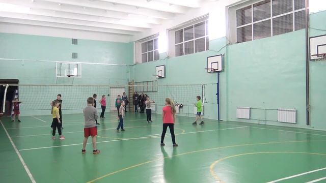 Пионербол 4а-4в (2017) смотреть онлайн