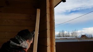 Как установить черновую обсаду в брусовом доме