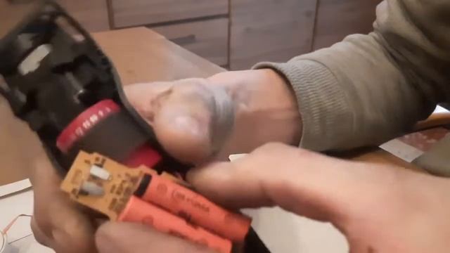 Disassembly and replacement of Philips Hc5440 trimmer rechargable batteries смотреть онлайн