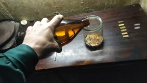 Ракеты! Растворяем компаунд микросборок, смотрим содержание.