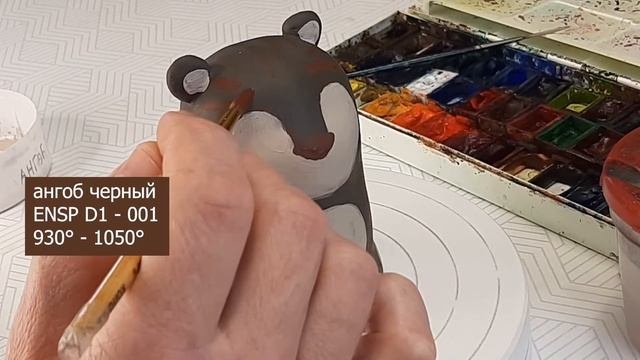 Леплю фигурку из природной глины и делаю роспись ангобами.