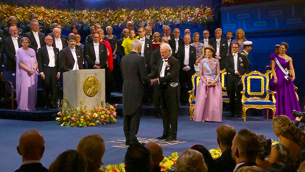 Король Швеции вручил в Стокгольме Нобелевские премии / События на ТВЦ