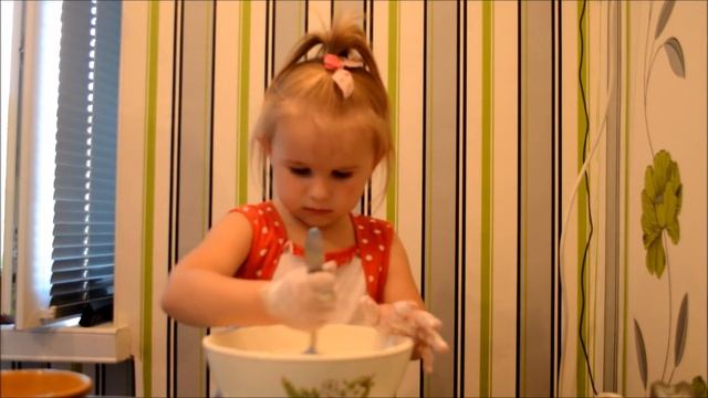 Надюшка делает торт Барни на День рождения бабушки Жени смотреть онлайн