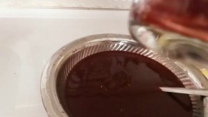 Делаю сок из прошлогодней замороженной вишни из сада.