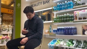 Устроился ОХРАННИКОМ магазина в Чехии, Работа в Чехии, Сколько платят в Европе Охраннику?