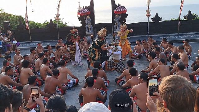 Kecak Dance #uluwatutemple #balitrip #bali #balilife #indonesia #explorebali #balitravel #baliislan