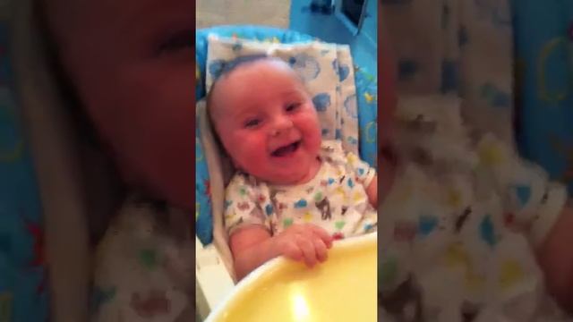 Малыш смеется смотреть онлайн