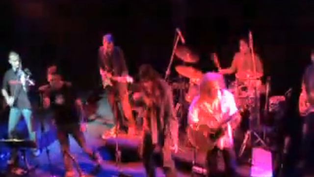 Δεν με νοιάζει - Καζούλης Πλιάτσικας Φάμελλος (Liv смотреть онлайн