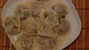 Пельмени постные. Начинка: вешенки и зелёный лук.
