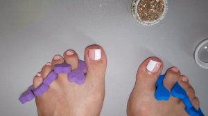 Самый нежный педикюр обычным лаком