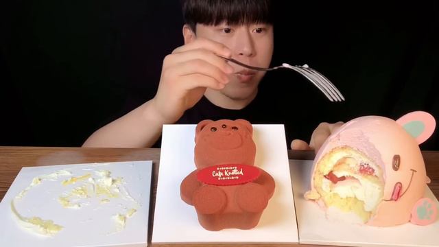 SUB) 노티드 케이크 먹방 MUKBANG ASMR 노티드는 케이크도 유명하죠?? 귀여운 케이크 3개를 가지고 왔어요😝 딸기생크림케이크, 초코케이크, 망고케이크🍰