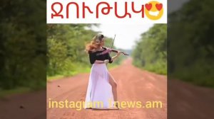 Красивая Девушка играет на скрипке