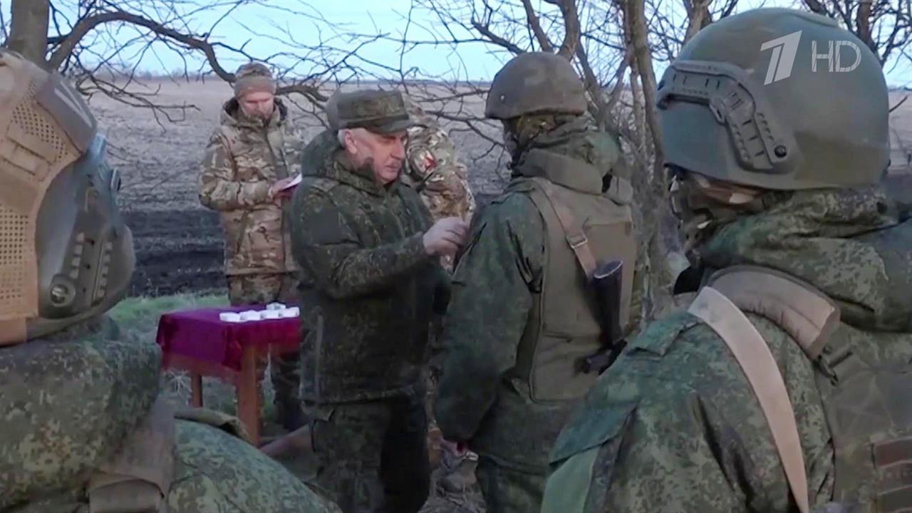 Государственные награды вручили военным, отличившимся в боях на Запорожском направлении