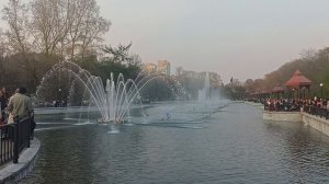 Фонтаны на городских прудах 1 мая 2024 г. Хабаровск.mp4