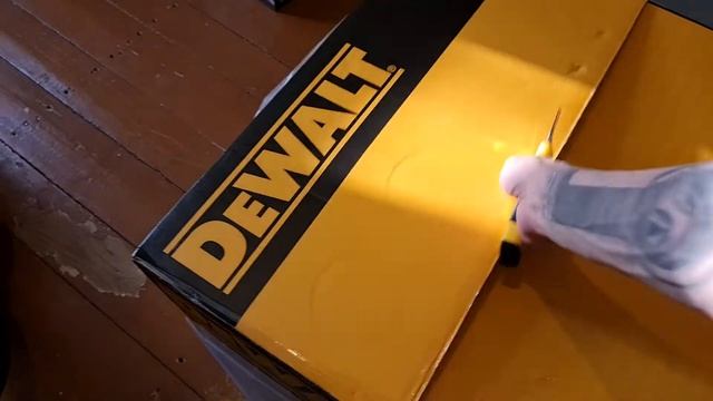 Распаковка пильного станка DeWALT DWE 7485 часть 1. смотреть онлайн