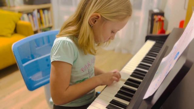 Амелька-Карамелька | Пианино челлендж смотреть онлайн