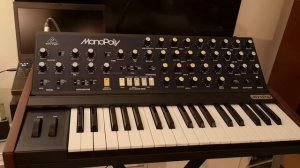 Behringer MonoPoly arpegiator 10 min drone
