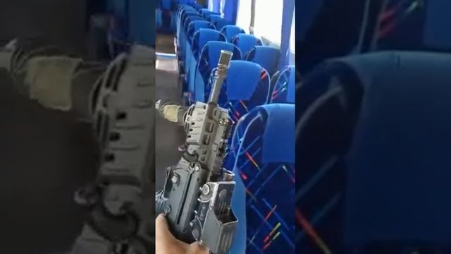 Израильский солдат забыл в автобусе автомат?